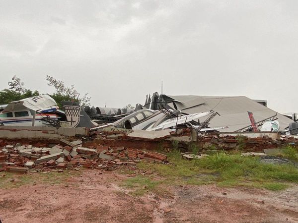 Desplome de hangar genera daños multimillonarios en aeronaves