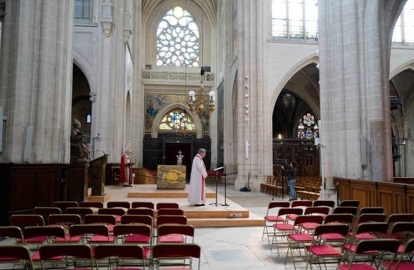 HOY / Francia no autoriza las ceremonias religiosas hasta diciembre