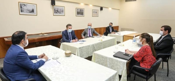 Hacienda y CAF analizaron la cartera de proyectos en ejecución en Paraguay | .::Agencia IP::.
