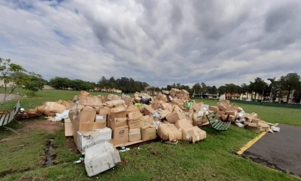 “Montañas” de medicamentos vencidos son tirados en Hospital San Jorge