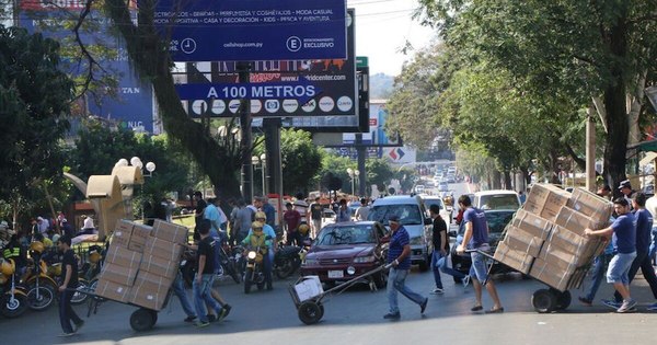 La Nación / Comerciantes de CDE ven con muchas dudas cambio de ministro en el MIC