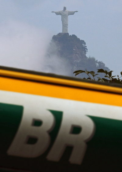 Petrobras pone en venta el 50 % de su participación en 4 campos del presal - MarketData