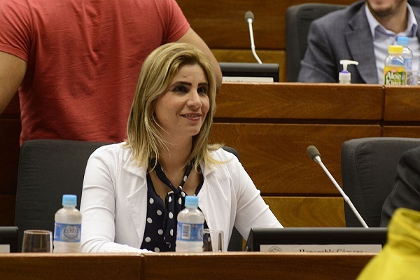 Proyecto que actualiza régimen legal migratorio tiene dictamen de aprobación