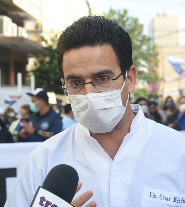 Personal de blanco del Hospital de Clínicas se moviliza desde la medianoche - Nacionales - ABC Color