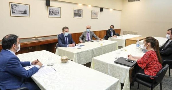 La Nación / Hacienda y CAF analizaron la cartera de proyectos en ejecución en el país