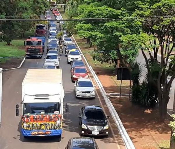 Con caravana piden el regreso de las comparecencia del fútbol de salón en el Este  - ABC en el Este - ABC Color