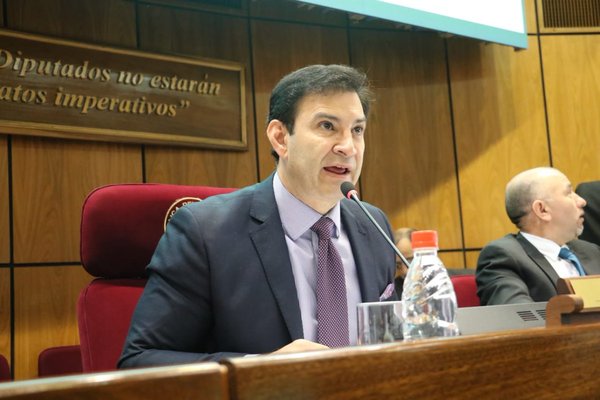 Silvio Ovelar sostiene que varios de sus correligionarios se dejan influenciar por los medios de comunicación » Ñanduti
