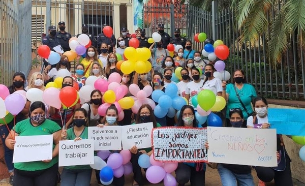 HOY / Insisten con reapertura de jardines infantiles y cuestionan que sí hayan autorizado "cumpleañitos"