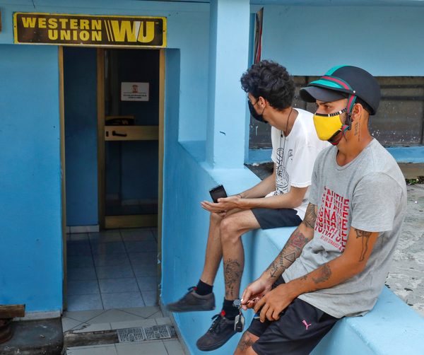 Fin de las remesas a Cuba será el regreso de "mulas" en aeropuertos, dice CubaTrade - MarketData