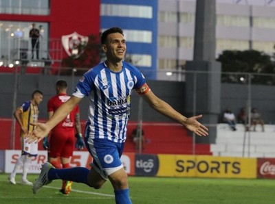 Tejió un triunfo en la Visera - APF