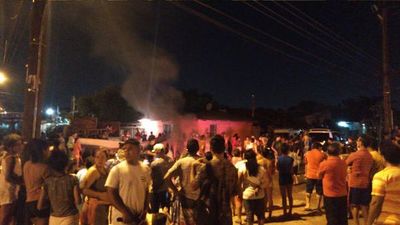 Manifestación por falta de luz en el Bañado Sur - Nacionales - ABC Color
