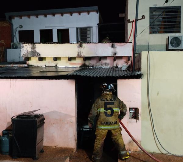 Una anciana asistida tras incendio de vivienda en Lambaré - Nacionales - ABC Color