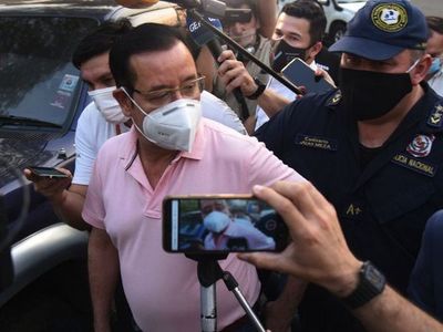 Cuevas vuelve  a su banca pese a seguir procesado