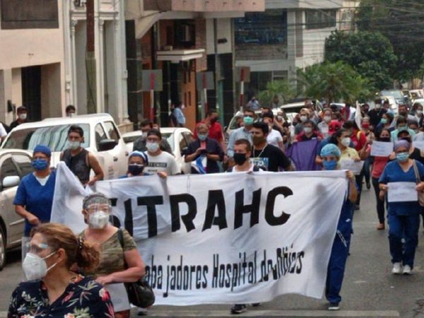 Clínicas: Funcionarios se movilizan hoy y prevén huelga general para mañana