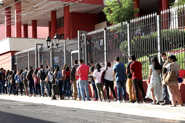 Más de 700 mil paraguayos entre el desempleo y la subocupación