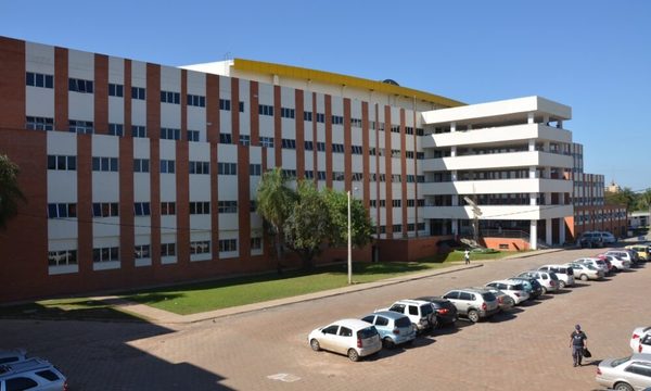 Huelga en Clínicas desde esta medianoche: piden pago por exposición al Covid-19