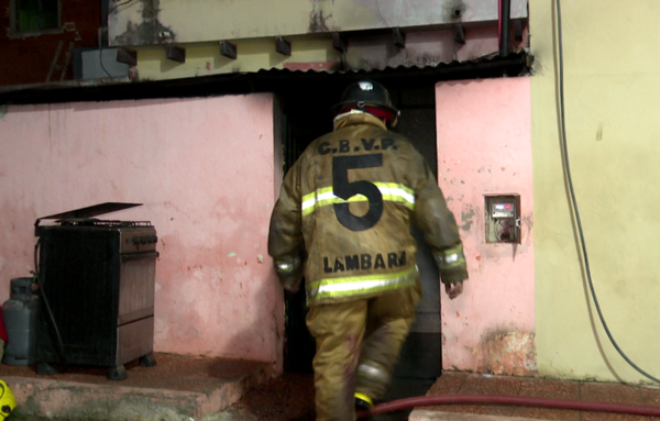 Anciana afectada por inhalación de humo, tras incendio de su vivienda