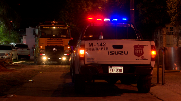 Hospitalizan a anciana por inhalación de humo tras incendio de casa