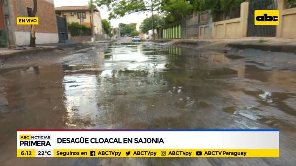 Desagüe cloacal en plena calle de Sajonia - ABC Noticias - ABC Color