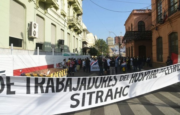 Funcionarios de Clínicas, a huelga desde este miércoles