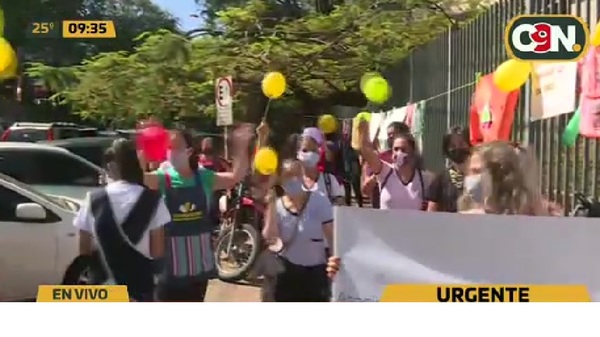 Jardines y Guarderías se movilizan frente al Ministerio de Salud - C9N