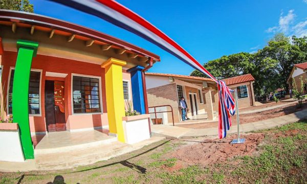 Abdo entrega nuevas infraestructuras a 40 instituciones educativas en San Pedro