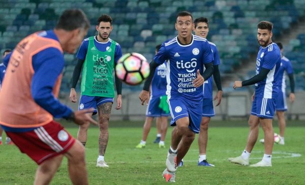 Un extécnico de la Albirroja dio positivo al Covid-19