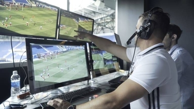 HOY / La FIFA avanza en el concepto 'VAR simplificado'