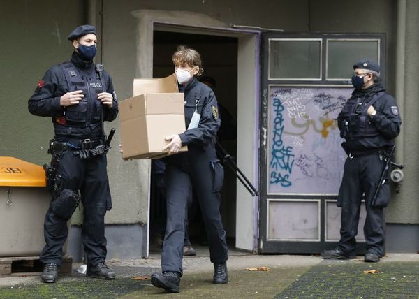 Detenidos tres sospechosos un año después de espectacular robo de diamantes en Alemania - Mundo - ABC Color