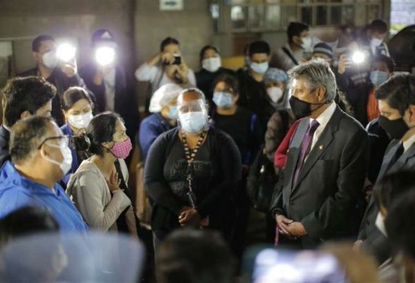 Sagasti jura como nuevo presidente de Perú tras una semana de caos