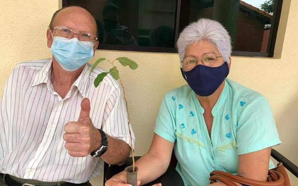 «En vez de agarrar un cigarrillo, plantemos un árbol»