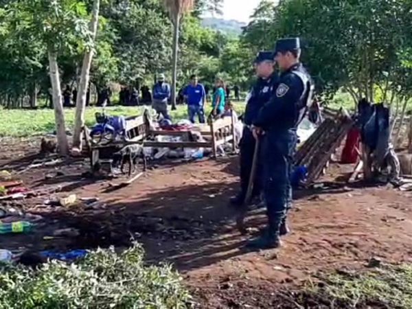 Fuerte despliegue policial en desalojo de familias en PJC