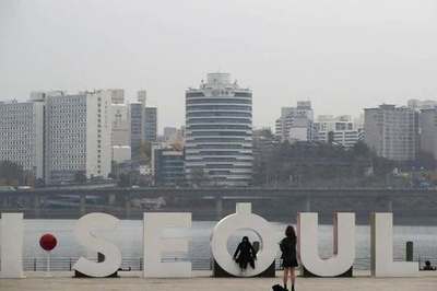 Corea del Sur redobla el distanciamiento por un aumento de casos | .::Agencia IP::.