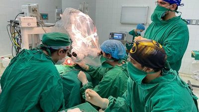 Llevan a cabo el implante coclear número 17 en el hospital de Clínicas