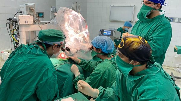 Llevan a cabo el implante coclear número 17 en el hospital de Clínicas
