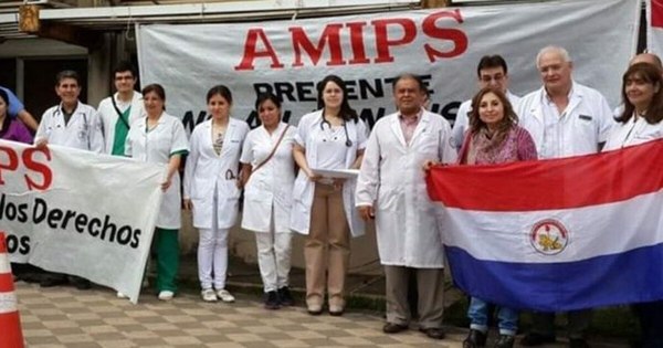 Médicos del IPS vaticinan: reforma de la previsional o extinción del ente - ADN Paraguayo