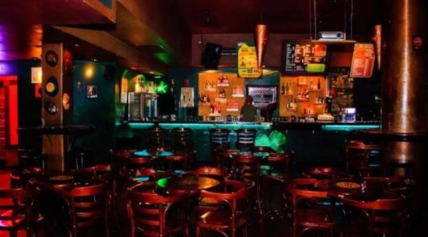 HOY / Propietarios de bares piden ampliación de horario mediante amparo