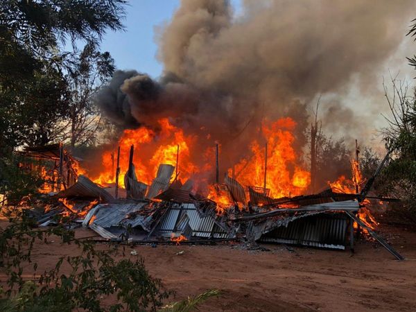 Un hombre sufre quemaduras en el incendio de su vivienda