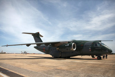 La brasileña Embraer anuncia la venta de dos de sus cargueros militares a Hungría - MarketData