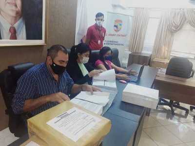 Abren sobres de oferentes en proceso de licitación para construcción de hospital de Hernandarias