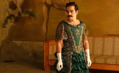 HOY / Alfonso Herrera espera que "El baile de los 41" reivindique un hito para LGBTI