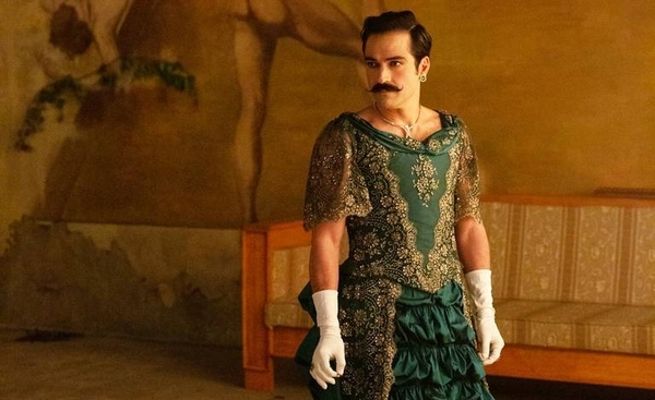 HOY / Alfonso Herrera espera que "El baile de los 41" reivindique un hito para LGBTI