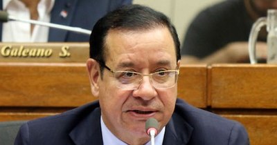 La Nación / “No me soltó la mano el presidente de la República”, sostiene Cuevas