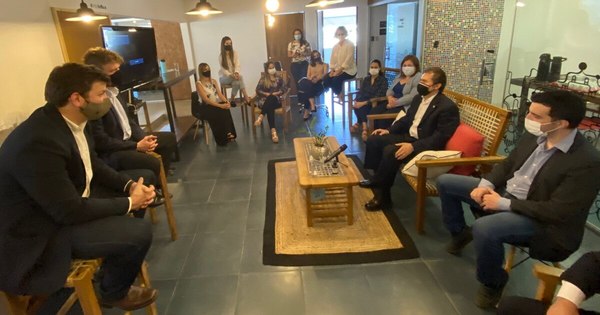 La Nación / Castiglioni se reunió con empresarios en primer día de gestión