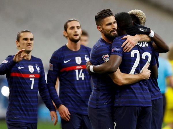 Giroud lidera la remontada de Francia