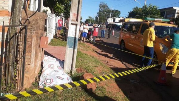 Peatón muere al ser atropellado por una camioneta en Misiones
