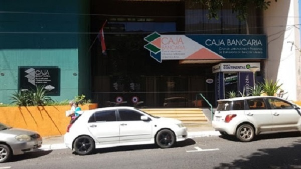 Ejecutivo realiza "revisión especial" en la Caja Bancaria