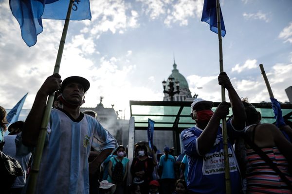 Argentina debate que las grandes fortunas paguen un "aporte" contra la crisis - MarketData