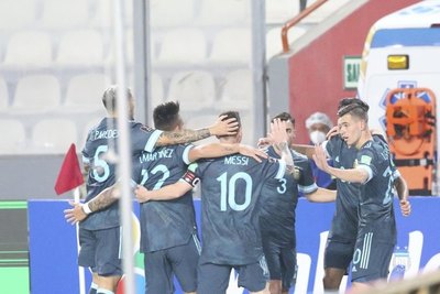 Argentina vence a domicilio y ahonda la crisis de Perú