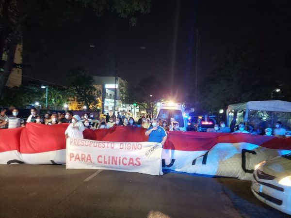 Se inicia huelga de funcionarios del Hospital de Clínicas - Nacionales - ABC Color